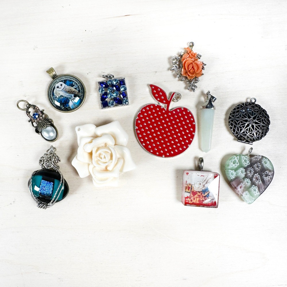 Lot of 11 Necklace Pendants Wearable Costume‎ Jewelry
